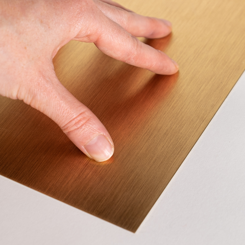Messingblech patiniert mit Schliff